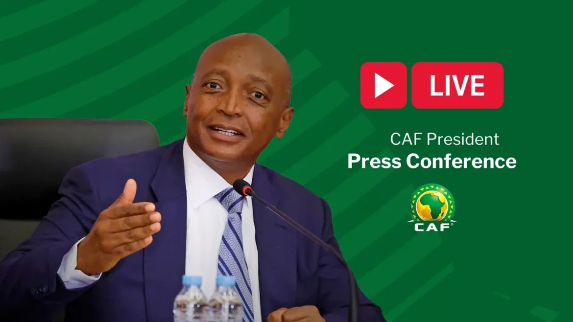 le président de la CAF en conférence de presse à Dakar